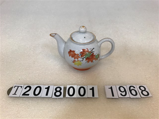 江西出品楓葉紋飾把手茶壺 (共1張)