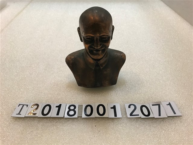 蔣公半身雕像(1) (共1張)