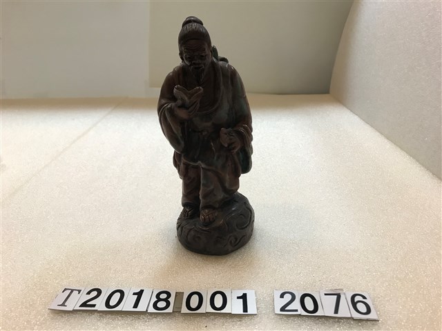 有底座背木材右手拿書神像 (共1張)