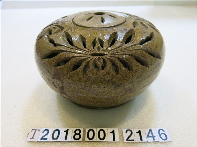 陶製「南」字火爐 (共1張)