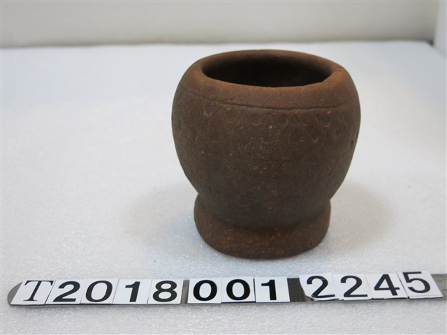 磚燒圓形三角形紋飾小臼 (共1張)