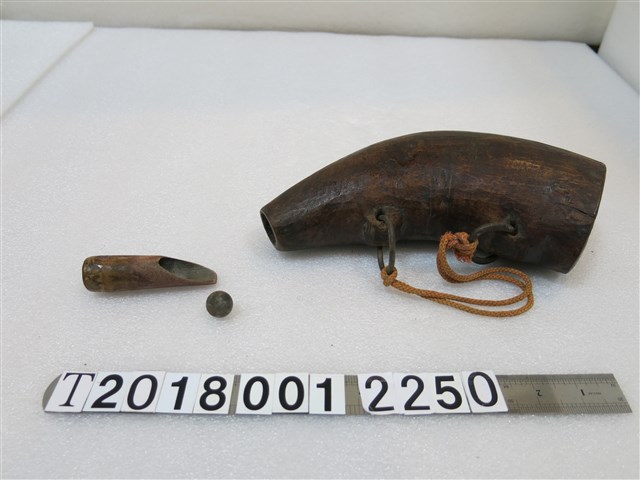 木製原住民子彈盒與子彈 (共1張)