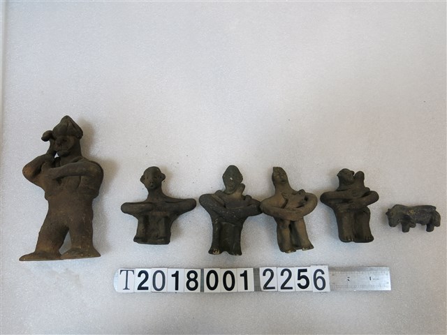 達悟族泥塑人像玩偶組 (共1張)