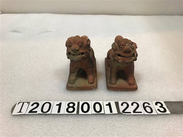 紅磚燒麒麟燭台組 (共1張)