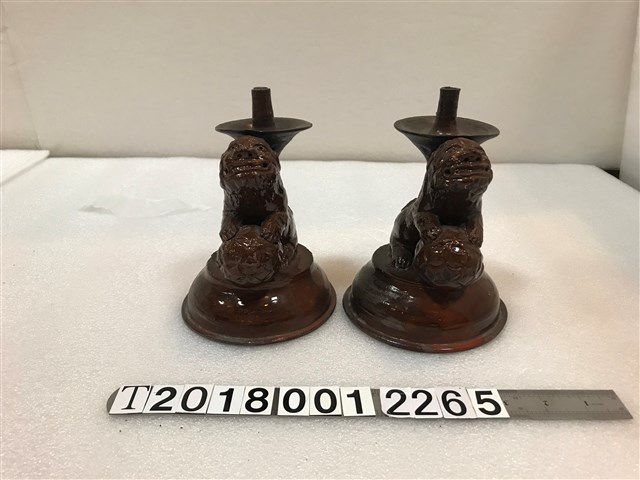 踩球昂首麒麟燭台組 (共1張)