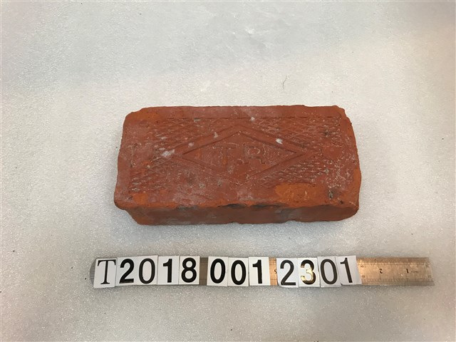 陽刻T.R磚 (共1張)