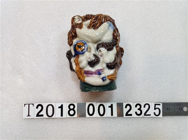 人頭造型魚紋飾壁飾 (共2張)