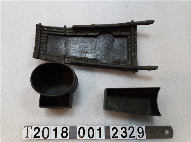 臺灣協會竹筏造型魚紋飾菸灰缸組 (共2張)