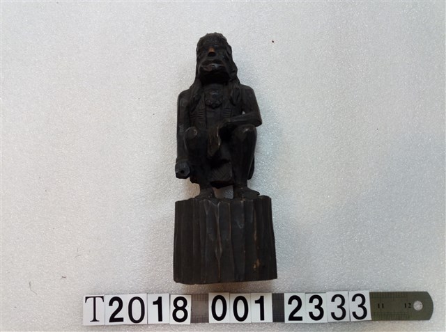 木雕蹲姿原住民像 (共1張)