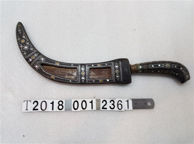 原住民黑刀鞘彎刀 (共2張)