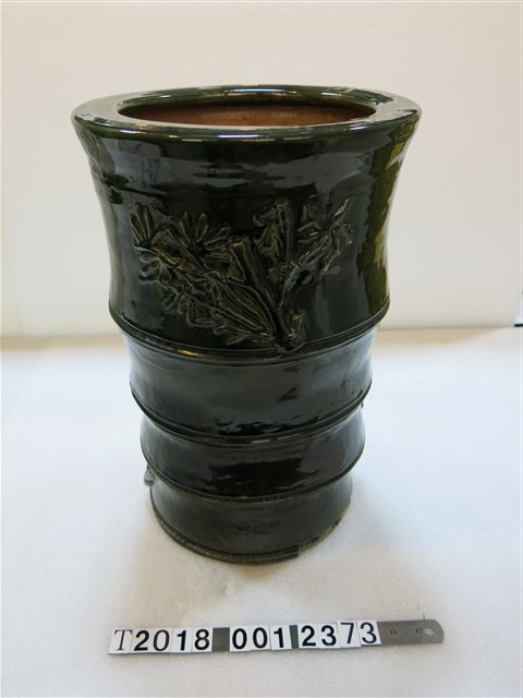 鶯歌新興綠釉直立式陶器 (共1張)