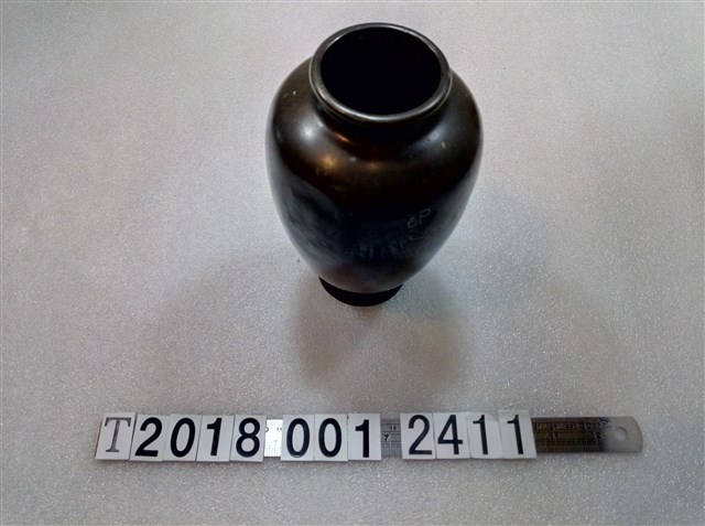 金屬林園專賣品小賣人組合花瓶 (共1張)