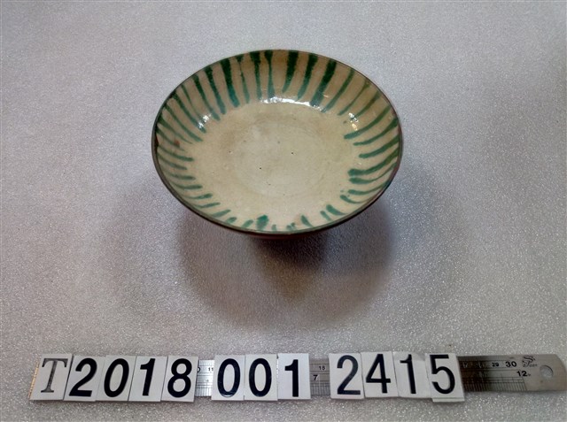 陶製南投燒三彩綠花紋碗 (共1張)