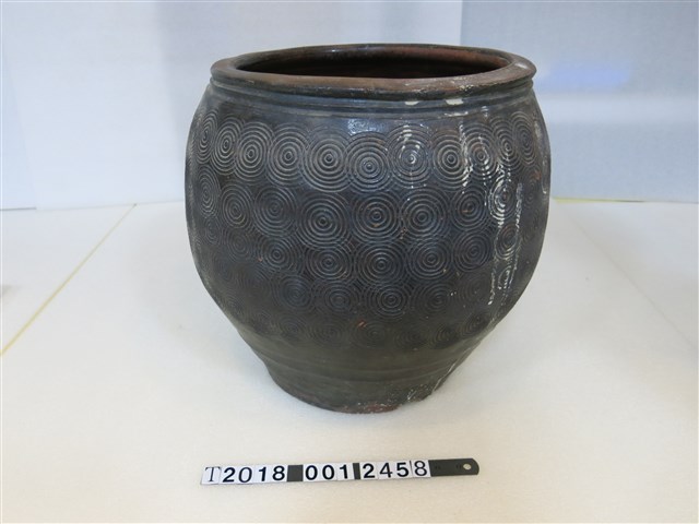 陶製新高俊水里坑恊興燒水缸 (共1張)
