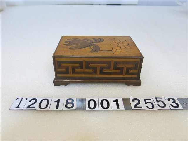 黃色蝴蝶蘭漆器盒 (共1張)