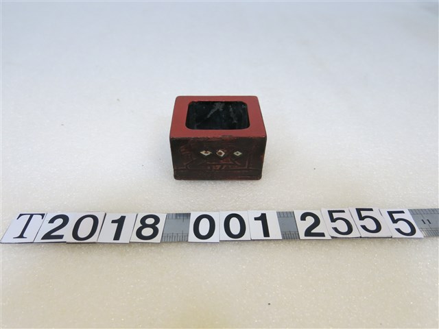 牛紋紅色漆器小物 (共1張)