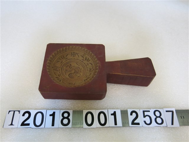 自力更生雞圖紋木製糕餅模具 (共1張)