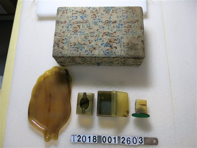 牛角臺灣造型飾品組 (共1張)