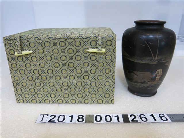 水牛農夫圖案花瓶組 (共1張)