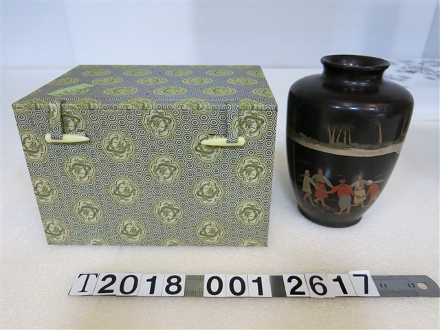 原住民女子跳舞圖案花瓶組 (共1張)