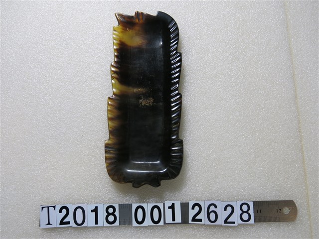 贈呈菊元長形鋸齒狀物品 (共2張)