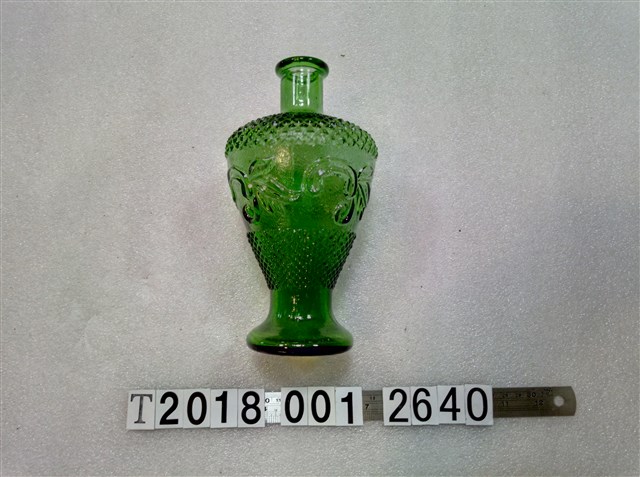 臺灣製造花紋飾綠色花瓶 (共1張)