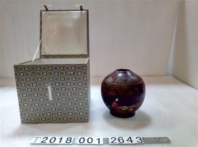 女子杵歌花瓶組 (共1張)