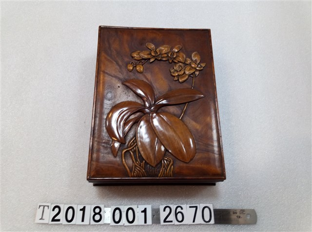盛開花朵紋飾置物盒 (共1張)