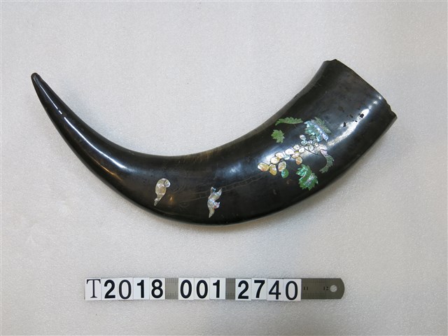 鳥樹木圖樣牛角掛飾 (共1張)