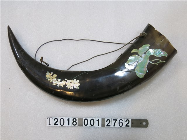 花朵紋飾牛角掛飾 (共1張)