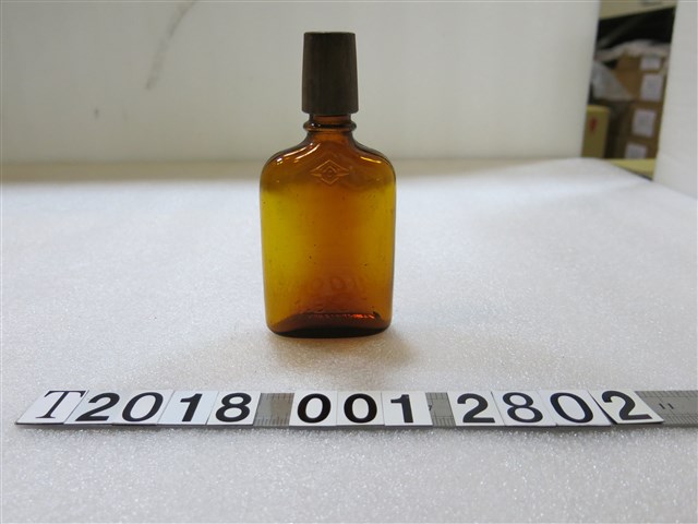 木蓋咖啡色M.B.G.T藥瓶 (共1張)