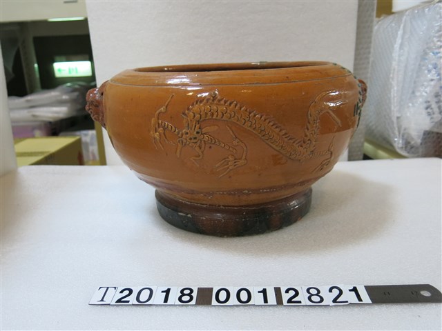 陶製南投燒飛龍圖樣褐色香爐 (共1張)