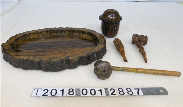 菊花木托盤與菸斗菸盒 (共1張)