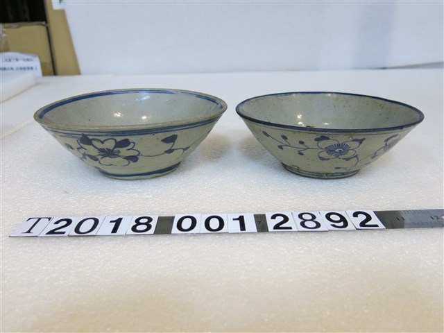 白底藍色花朵圖紋陶瓷臺灣老碗組 (共1張)