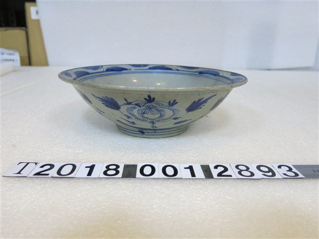 白底藍色團花圖紋陶瓷臺灣老碗 (共1張)