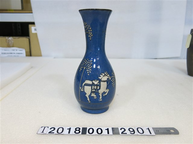 陶製臺灣永生白馬花瓶 (共1張)