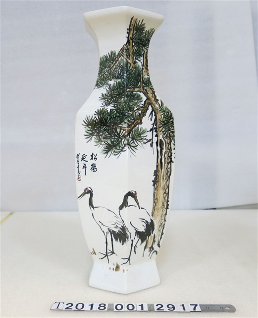 松鶴延年中華民國魏氏宗親會敬獻陶瓷花瓶 (共1張)