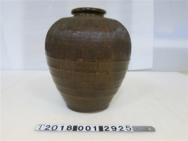 褐色雙色陶甕 (共1張)