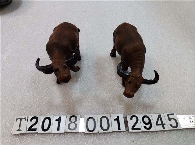 陶製水牛裝飾物 (共1張)