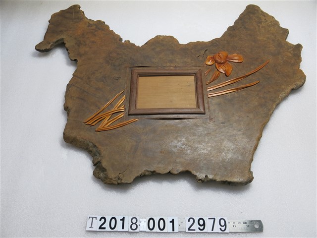 鑲蘭花木紋漆器掛飾 (共1張)