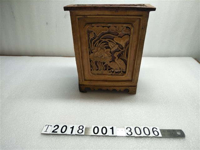 木製雙鶴圖樣透雕香筒 (共1張)