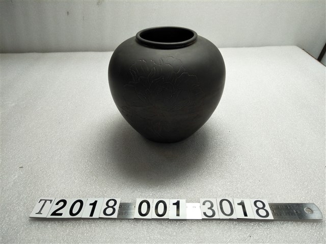 陶製昭和十三年十二月佳里街表彰花紋花瓶 (共1張)
