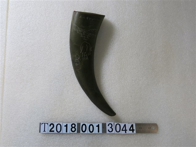 木製日月潭記念農村風光牛角掛飾 (共1張)