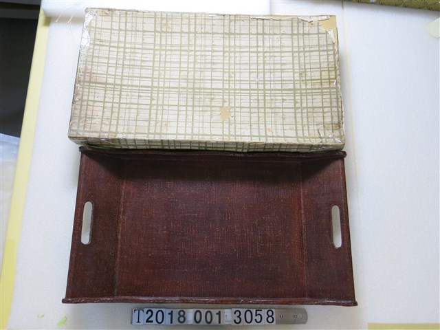 木製深褐色有提把托盤 (共1張)