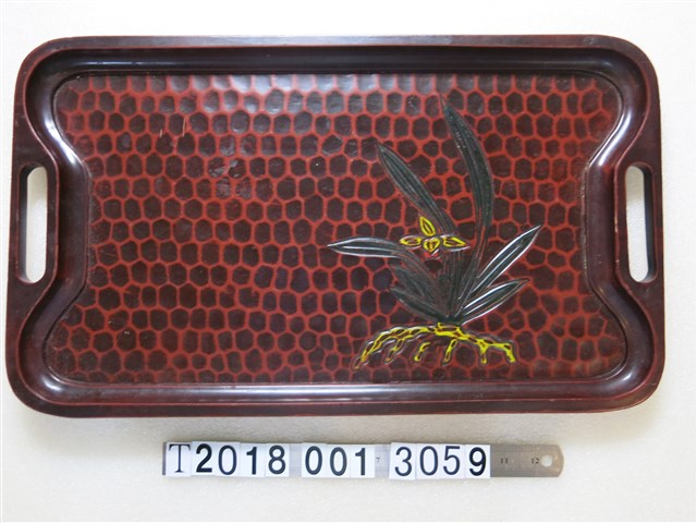 深褐色蝴蝶蘭花紋蜂巢底漆器托盤 (共1張)