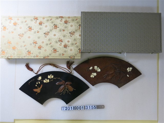 蝴蝶蝴蝶蘭樣式扇形漆器掛飾組 (共1張)