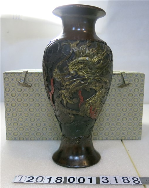 龍形圖紋漆器花瓶 (共1張)
