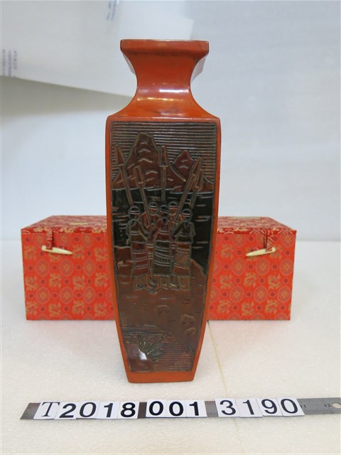 紅色臺灣意象方形四面漆器花瓶 (共3張)