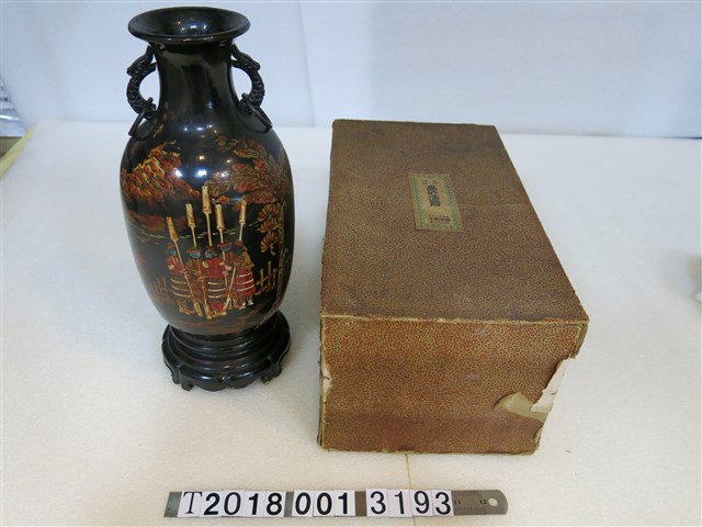 南海商行黑色日月潭杵歌龍形雙耳圓形漆器花瓶 (共1張)