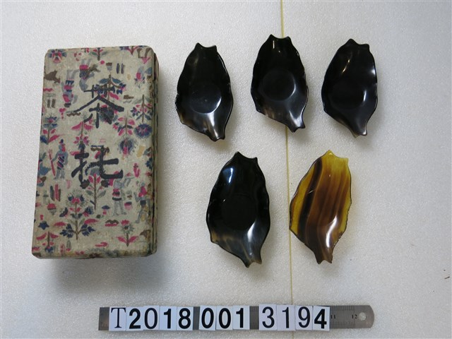 臺灣形狀牛角茶托組 (共1張)